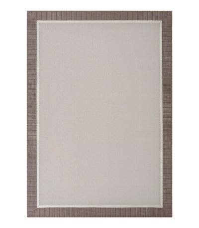 Alfombra vinilo tejido premium con diseño de doble cenefa, elegante y resistente.